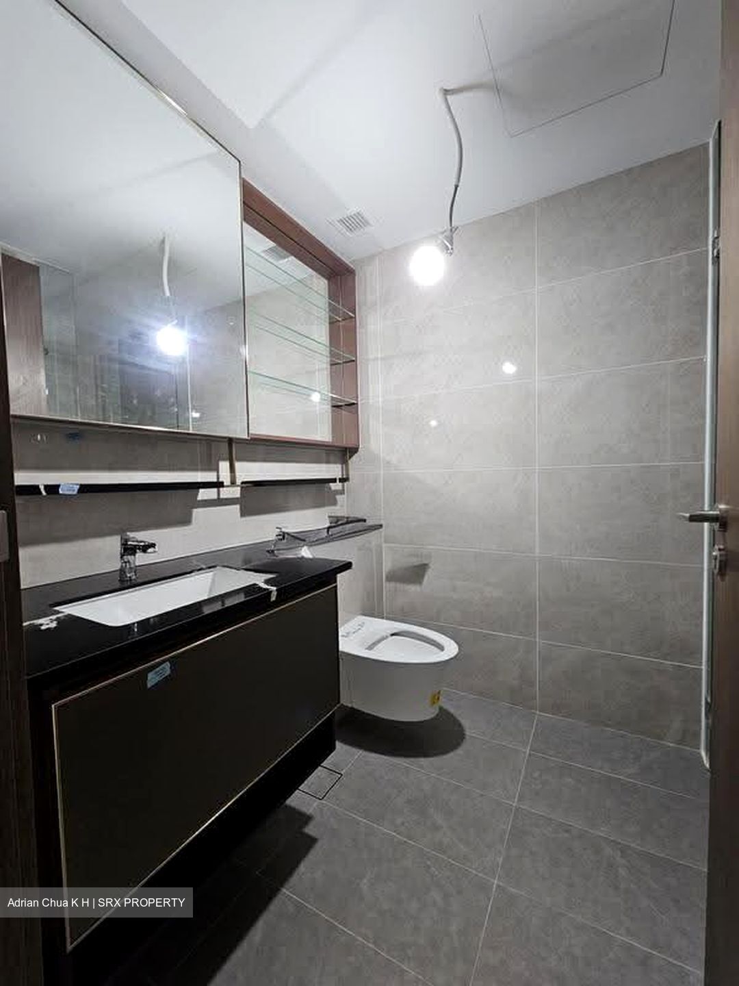 Slim Barracks Rise (D5), Condominium #637754941